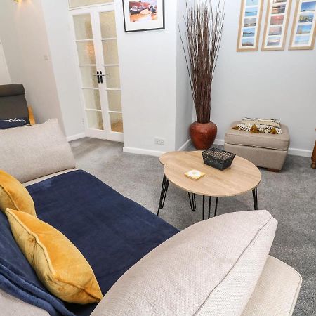 Hidden Door Apartment เพนแซนซ์ ภายนอก รูปภาพ
