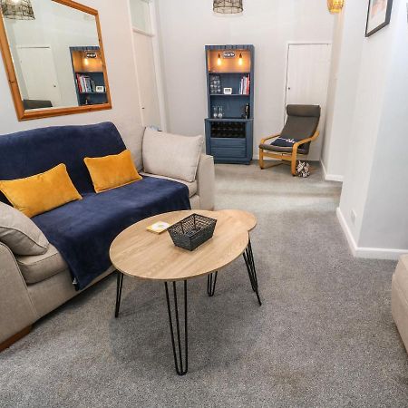 Hidden Door Apartment เพนแซนซ์ ภายนอก รูปภาพ