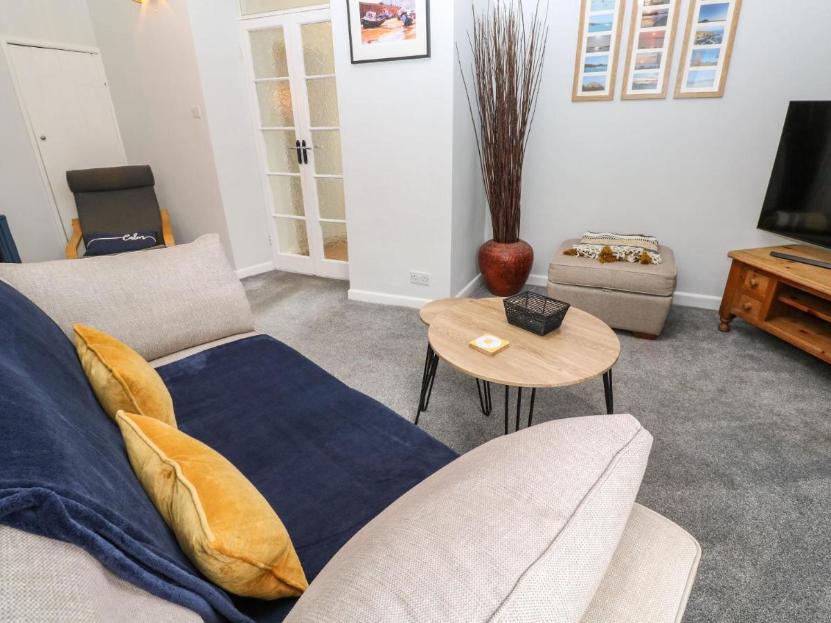 Hidden Door Apartment เพนแซนซ์ ภายนอก รูปภาพ