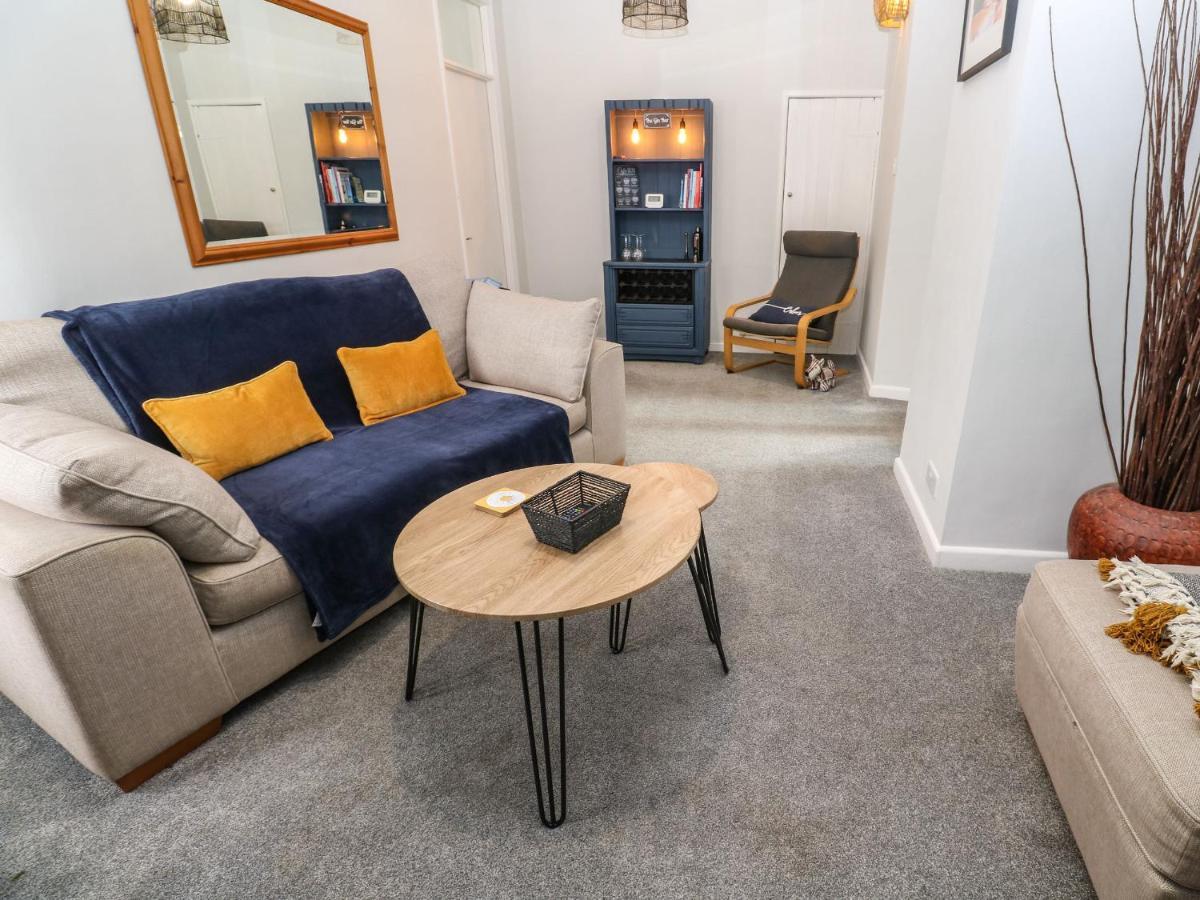 Hidden Door Apartment เพนแซนซ์ ภายนอก รูปภาพ