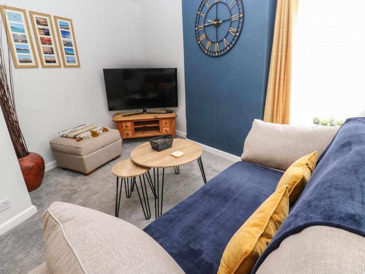 Hidden Door Apartment เพนแซนซ์ ภายนอก รูปภาพ