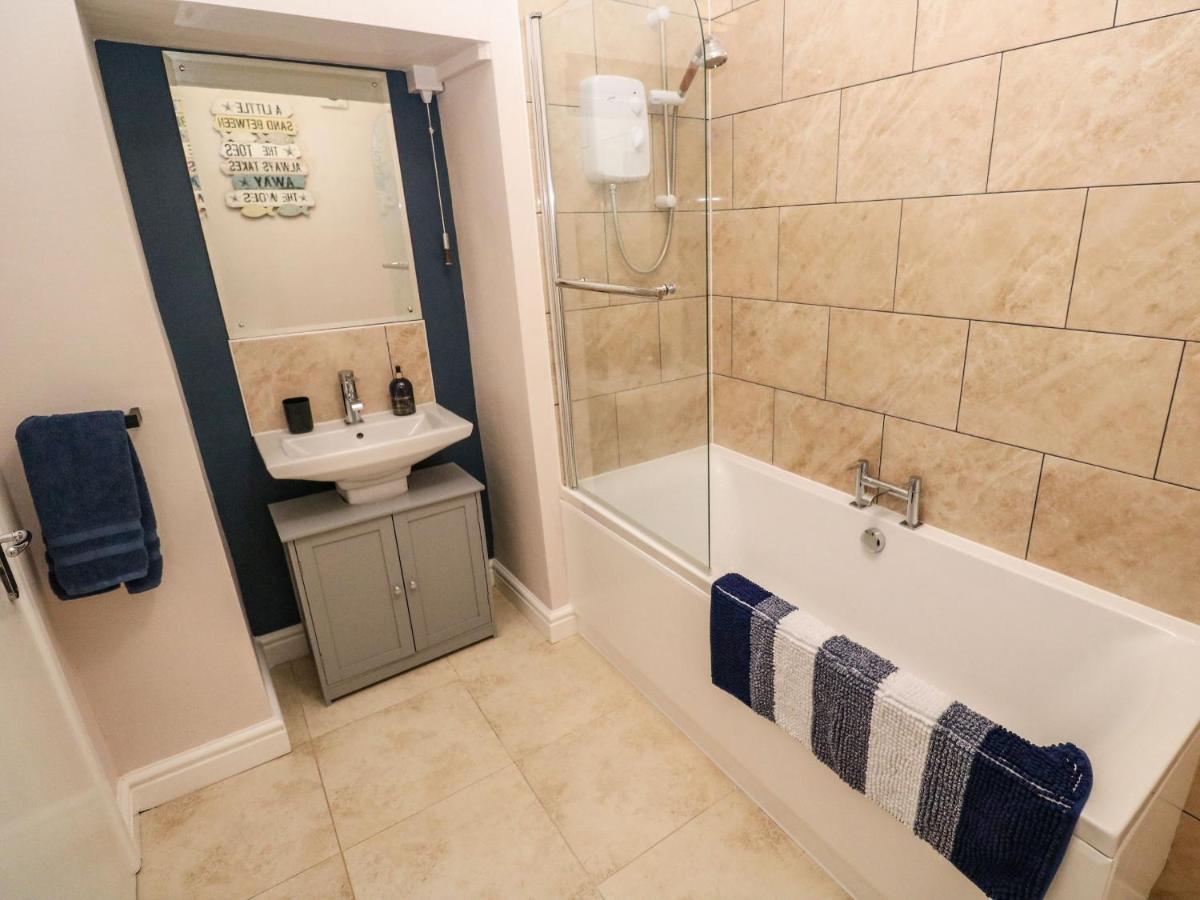 Hidden Door Apartment เพนแซนซ์ ภายนอก รูปภาพ