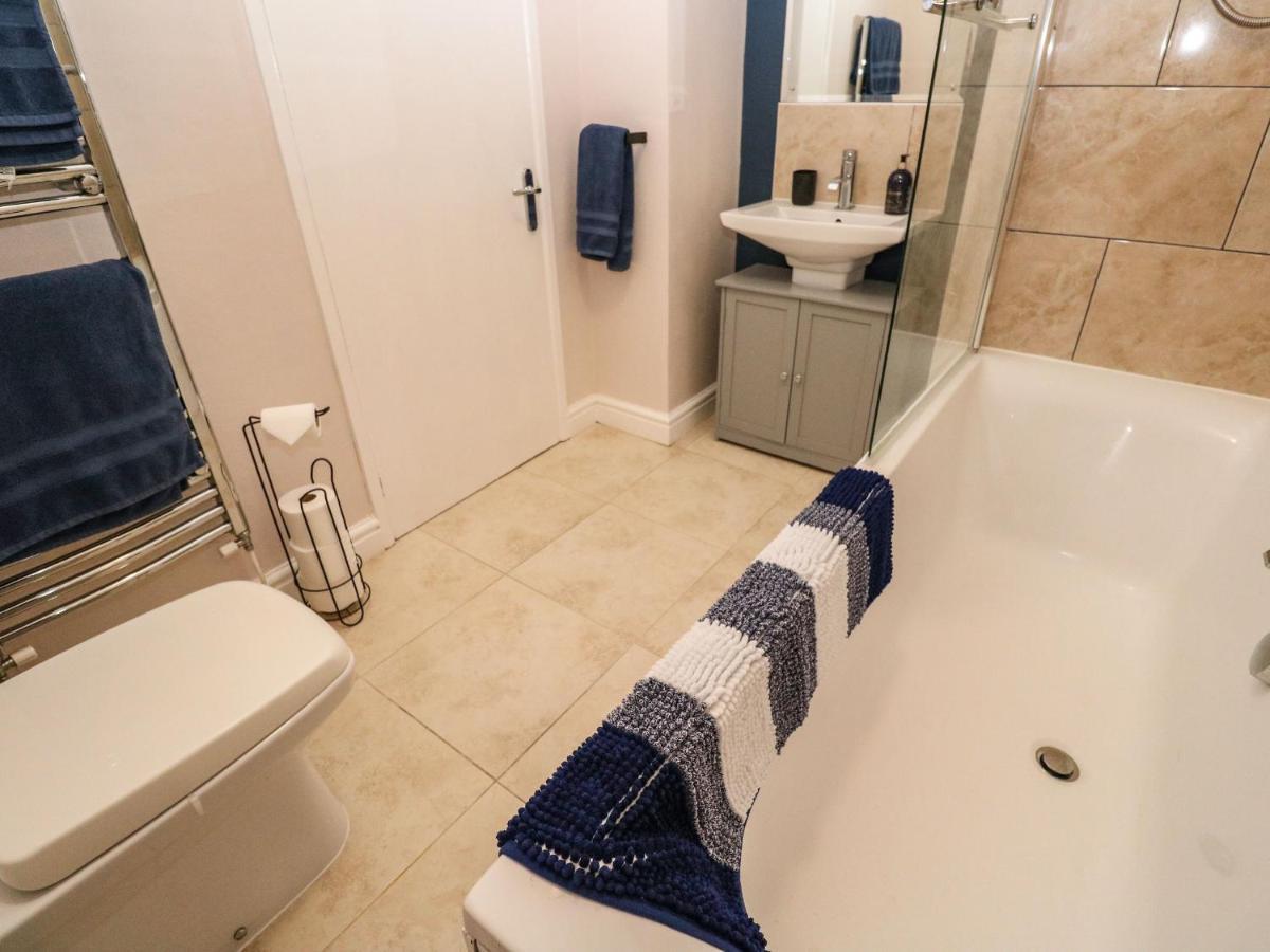 Hidden Door Apartment เพนแซนซ์ ภายนอก รูปภาพ
